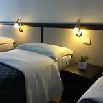 Hotel Av 2*