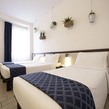 Av Ξενοδοχείο Μιλάνο