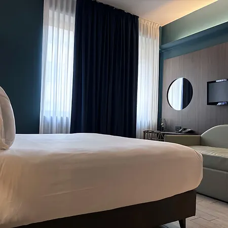 Av Ξενοδοχείο Μιλάνο