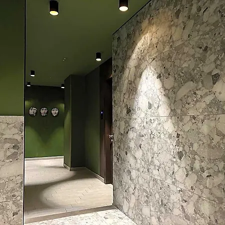 Hotel Av 2*