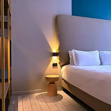 Hotel Av 2*