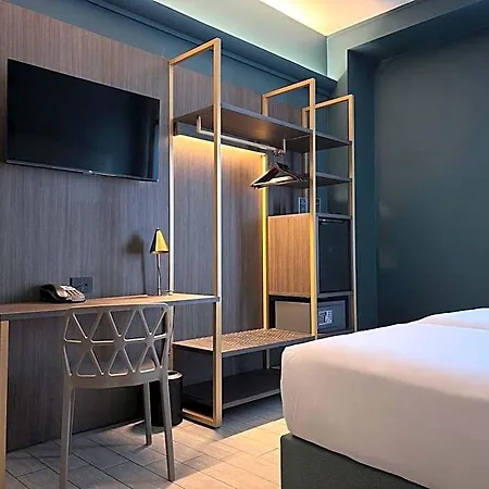 Av Hotel