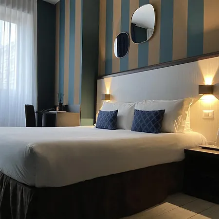 Hotel Av Milán