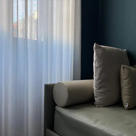Hotel Av 2*