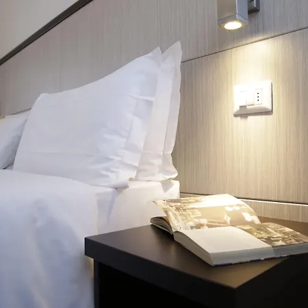 Av Hotel 2*