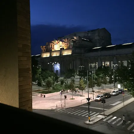 Hotel Av 2*