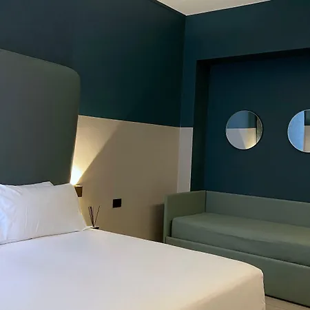Av Hotel