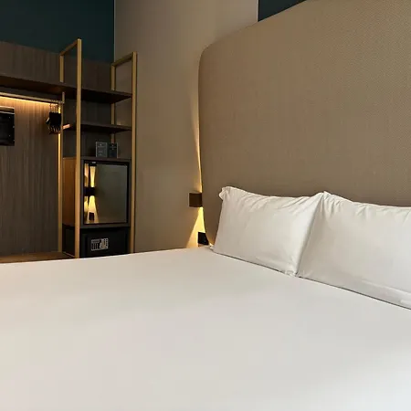 Av Hotel