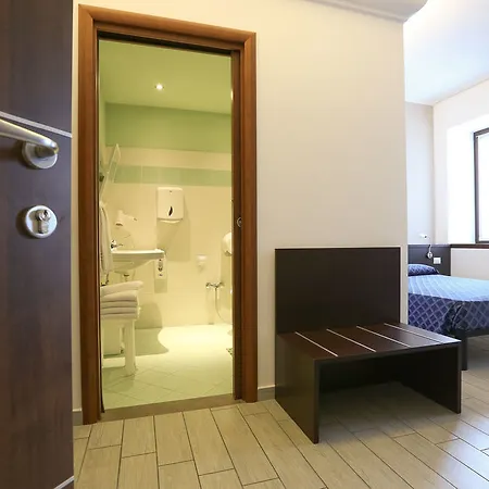 Av Hotel 2*