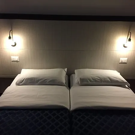 Hotel Av Milán