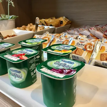 Av Hotel Milán